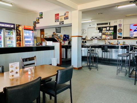 Coonalpyn Hotel - Queensland Tourism 2