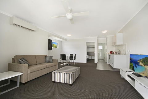 Cooroy Luxury Motel Apartments - Queensland Tourism 0