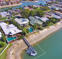 Coorumbong 16 - 5 BDRM Canal Home with Pool - Queensland Tourism