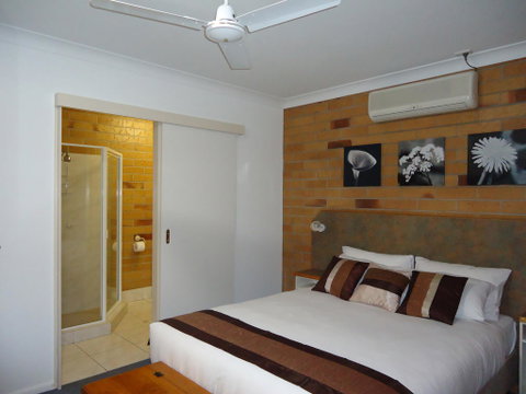 Copper Country Motor Inn & Restaurant - QLD Tourism 2