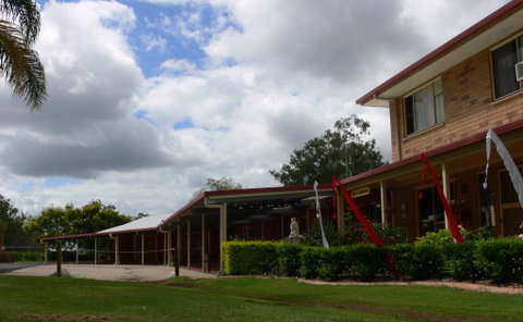 Copper Country Motor Inn & Restaurant - QLD Tourism 0