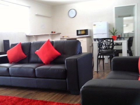 Coral Sands Motel - QLD Tourism 1