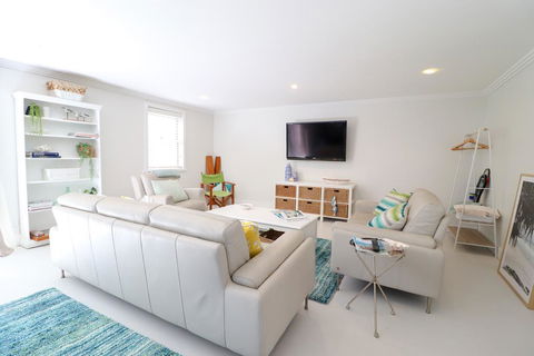 Corella Studio Apartment In Raffetys Resort - QLD Tourism 3