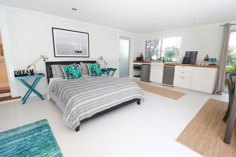 Corella Studio Apartment In Raffetys Resort - QLD Tourism 2