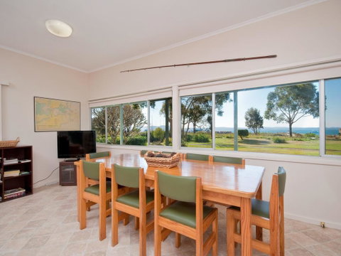 Corlette Point Road, 18, Sandy Shores - QLD Tourism 3
