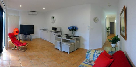 Corlette Retreat - QLD Tourism 1