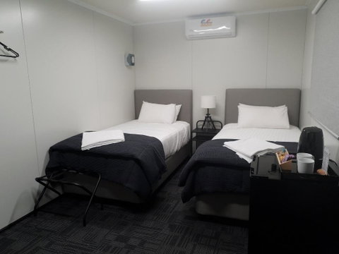 Cornwall House Accommodation - QLD Tourism 1
