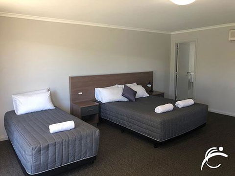 Coro Club Motel - QLD Tourism 1