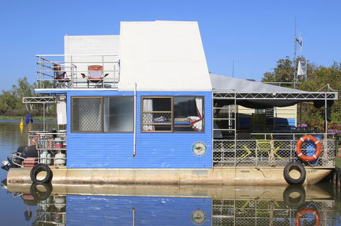 Corroboree Houseboats - QLD Tourism 1