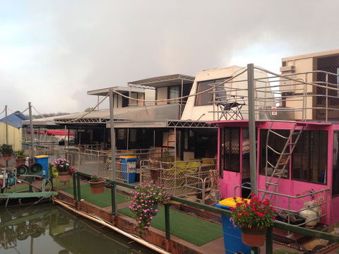 Corroboree Houseboats - QLD Tourism 0
