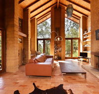 Corymbia Cottage - unique quirky private a guest favourite - QLD Tourism
