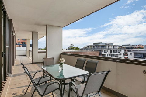 Cosy 3BR Penthouse Close To Westfield And Train - QLD Tourism 2