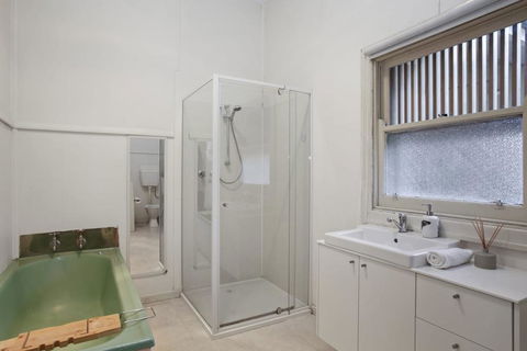 Cosy Californian Bungalow - QLD Tourism 2