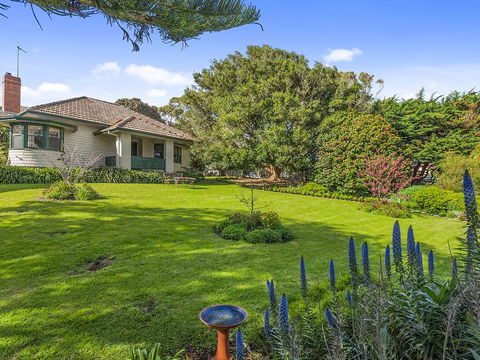 Cosy Californian Bungalow - QLD Tourism 0