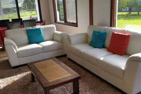 Cosy Cottage Valley Views - QLD Tourism 1