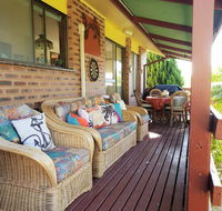 Cottage by the Bay - Queensland Tourism