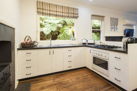Cottage In The Forest - Queensland Tourism 3