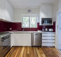 Cottesloe Beach Deluxe Apartment - Queensland Tourism