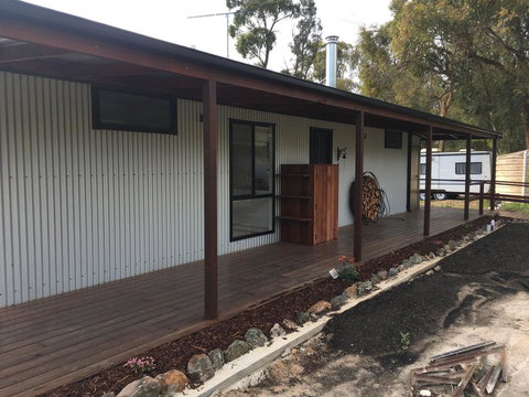 Country Cabin With Mountain Views Close To Ballarat - QLD Tourism 3