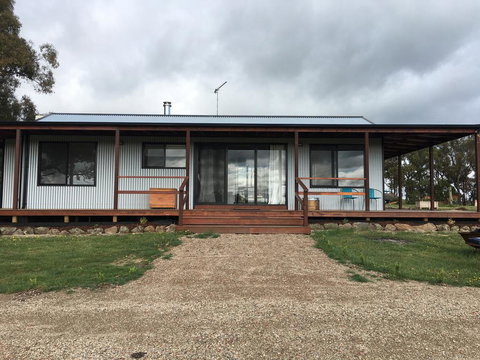 Country Cabin With Mountain Views Close To Ballarat - QLD Tourism 1