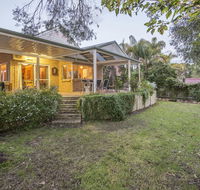 Country Cottage - Queensland Tourism