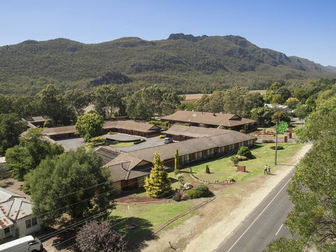 Country Plaza Halls Gap - QLD Tourism 0