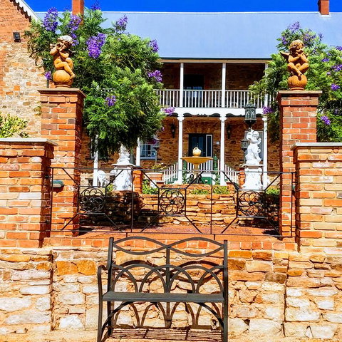 Courtyard Faversham House - QLD Tourism 3