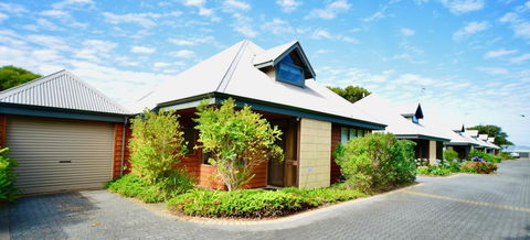 Cowrie Chalet - Queensland Tourism 0