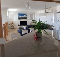 Cozzys Condo Luxury Beach House - Queensland Tourism
