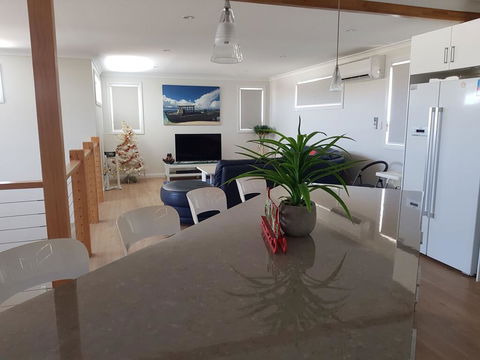 Cozzys Condo Luxury Beach House - Queensland Tourism 0
