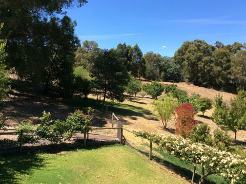 Crabapple Lane - QLD Tourism 1