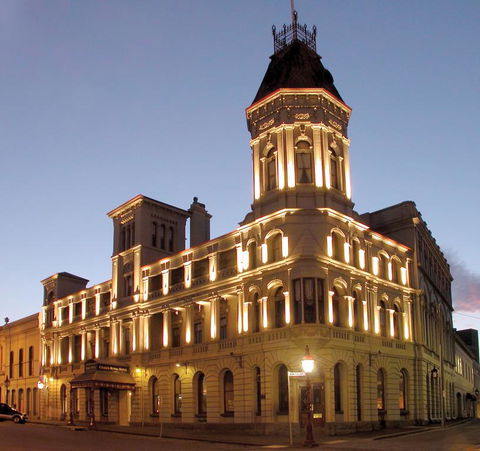 Craig's Royal Hotel - QLD Tourism 1