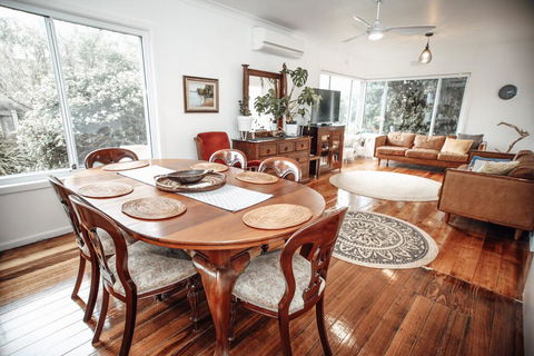Craypot Cottage Port Campbell - QLD Tourism 1
