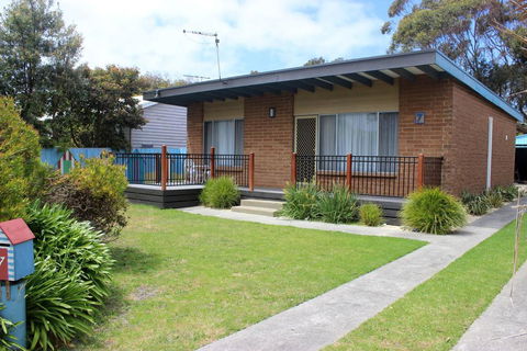 Cronulla Cottage @ Cape Woolamai - QLD Tourism 1