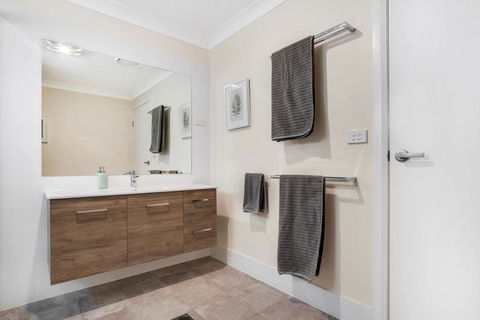 Crooked Lane Apartment - Queensland Tourism 2