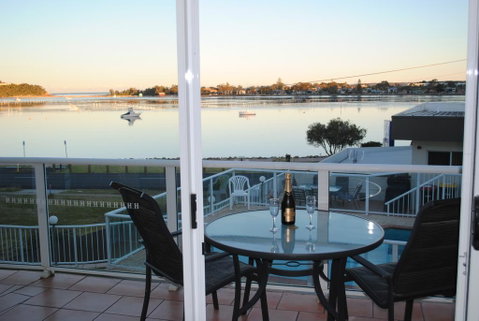 Crown Apartments - QLD Tourism 0