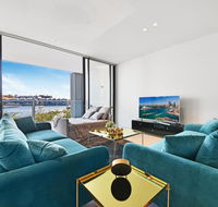 Darling Harbour Waterfront Luxury Apartment - Queensland Tourism