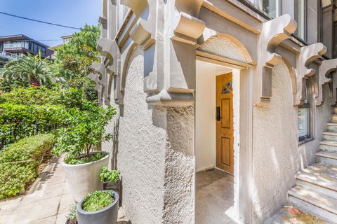 Darling Suite - Newly Renovated, On The River Access To The Tan, South Yarra Station Or Chapel St - QLD Tourism 1