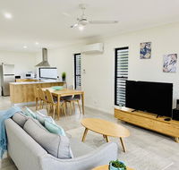 DAYDREAMING Airlie Beach Water views  only 200m to boardwalk.