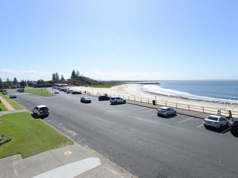 Debra Court 5 - QLD Tourism 1