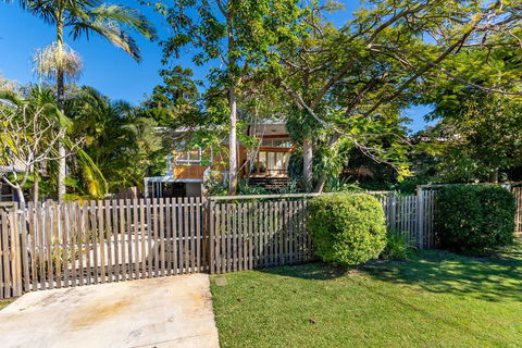 Decked Out For A Fantastic Holiday - (Whole House) Winnett St, Woorim - QLD Tourism 2