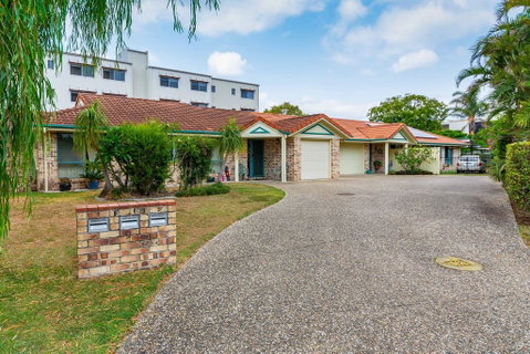 Delightful Duplex On Rose Ct, Bongaree - QLD Tourism 3