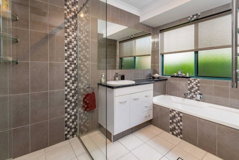Delightful Duplex On Rose Ct, Bongaree - QLD Tourism 2