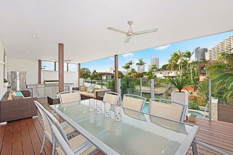 Deluxe On Water - QLD Tourism 2