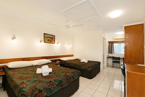 Demi View Motel - Queensland Tourism 1