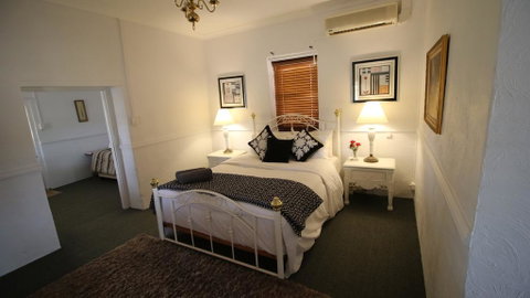 Dempster Cottage - QLD Tourism 3