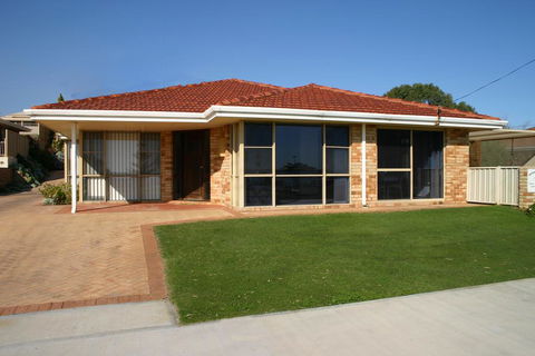 Denison Waterfront - Queensland Tourism 0