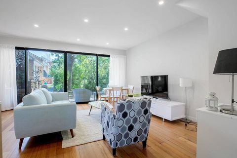 Designer Taste 2BR Townhouse@Hawthorn - Queensland Tourism 3