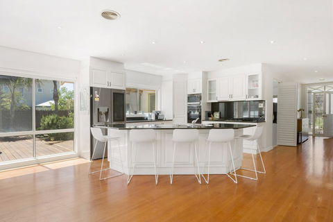 DIAMOND BAY RETREAT - SORRENTO - Queensland Tourism 1