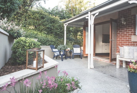 Diggers Beach Cottage - QLD Tourism 1